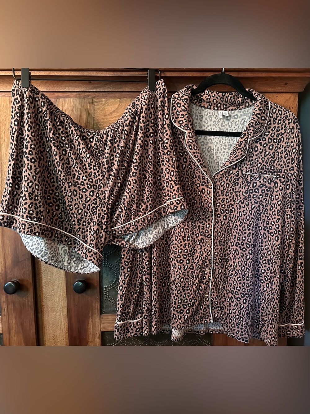 EUC Women’s Nordstrom Leopard-Print Pajama Set Size L.